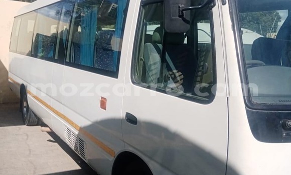 Comprar Usado Toyota Coaster Branco Carro em Moçambique em Nampula Comprar Usado Toyota Coaster Branco Carro em Moçambique em Nampula