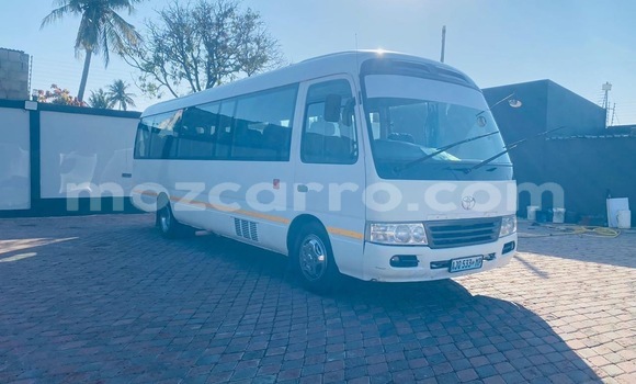 Comprar Usado Toyota Coaster Branco Carro em Moçambique em Nampula Comprar Usado Toyota Coaster Branco Carro em Moçambique em Nampula