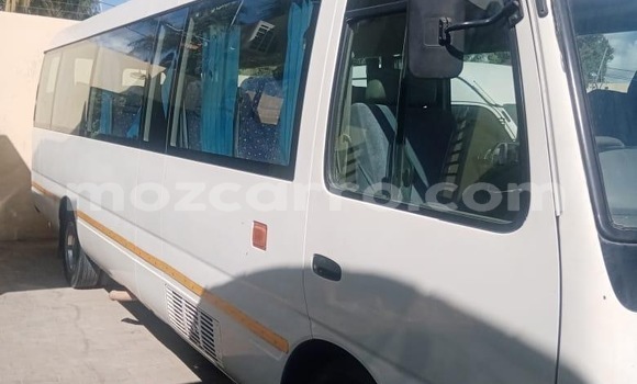 Comprar Usado Toyota Coaster Branco Carro em Moçambique em Nampula Comprar Usado Toyota Coaster Branco Carro em Moçambique em Nampula