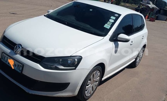 Nunua Mpya Volkswagen Polo Nyeupe Gari ndani ya Maputo nchini Maputo