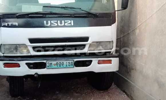 Comprar Usado Isuzu FTR 850 Branco Caminhão em Maputo em Maputo Comprar Usado Isuzu FTR 850 Branco Caminhão em Maputo em Maputo