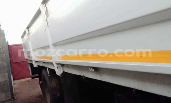 Comprar Usado Isuzu FTR 850 Branco Caminhão em Maputo em Maputo Comprar Usado Isuzu FTR 850 Branco Caminhão em Maputo em Maputo