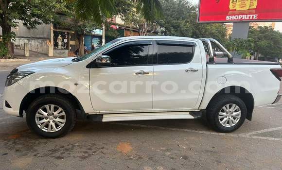 Comprar Usado Mazda BT-50 Branco Carro em Maputo em Maputo
