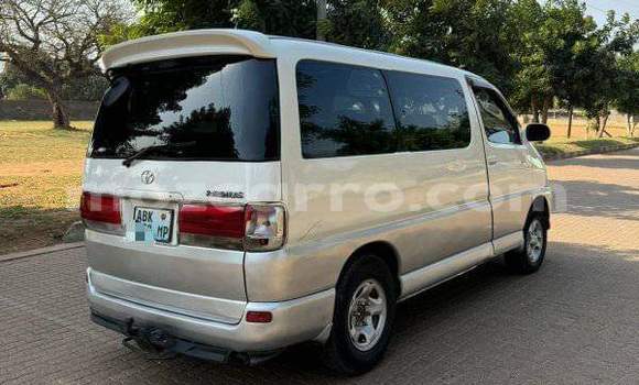 Tenga Tsaru Toyota Regius Chena Mota in Maputo in Maputo Tenga Tsaru Toyota Regius Chena Mota in Maputo in Maputo