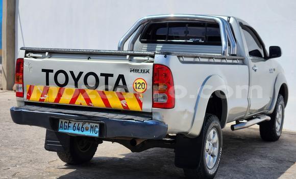 Nunua Ilio tumika Toyota Hilux Fedha Gari ndani ya Maputo nchini Maputo Nunua Ilio tumika Toyota Hilux Fedha Gari ndani ya Maputo nchini Maputo