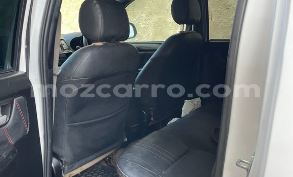 Nunua Ilio tumika Toyota Hilux Nyeupe Gari ndani ya Maputo nchini Maputo Nunua Ilio tumika Toyota Hilux Nyeupe Gari ndani ya Maputo nchini Maputo