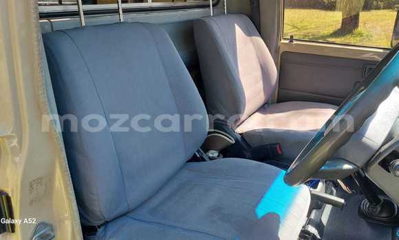 Nunua Ilio tumika Toyota Land Cruiser Beige Gari ndani ya Maputo nchini Maputo Nunua Ilio tumika Toyota Land Cruiser Beige Gari ndani ya Maputo nchini Maputo