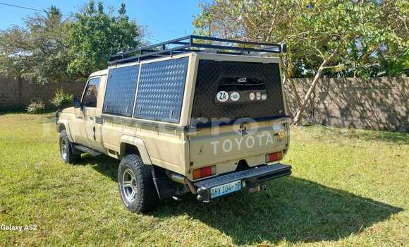 Nunua Ilio tumika Toyota Land Cruiser Beige Gari ndani ya Maputo nchini Maputo Nunua Ilio tumika Toyota Land Cruiser Beige Gari ndani ya Maputo nchini Maputo