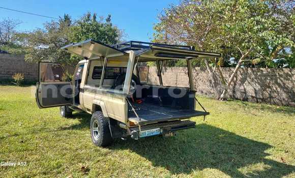 Nunua Ilio tumika Toyota Land Cruiser Beige Gari ndani ya Maputo nchini Maputo Nunua Ilio tumika Toyota Land Cruiser Beige Gari ndani ya Maputo nchini Maputo