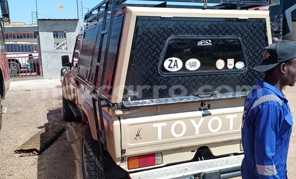 Nunua Ilio tumika Toyota Land Cruiser Beige Gari ndani ya Maputo nchini Maputo Nunua Ilio tumika Toyota Land Cruiser Beige Gari ndani ya Maputo nchini Maputo