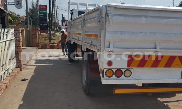 Comprar Usado Mercedes‒Benz W188 Branco Carro em Maputo em Maputo Comprar Usado Mercedes‒Benz W188 Branco Carro em Maputo em Maputo