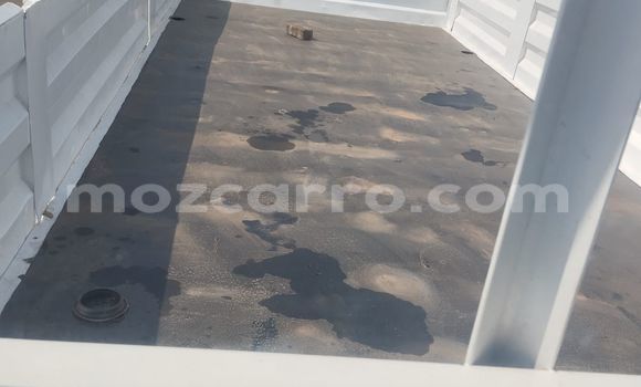 Comprar Usado Mercedes‒Benz W188 Branco Carro em Maputo em Maputo Comprar Usado Mercedes‒Benz W188 Branco Carro em Maputo em Maputo