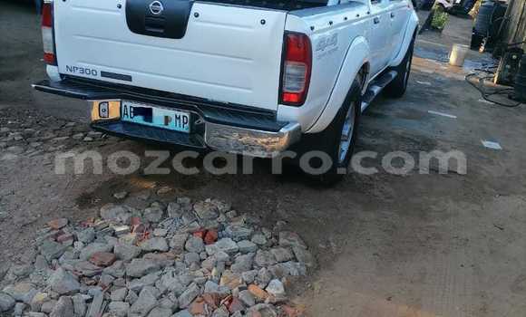 Nunua Ilio tumika Nissan Hardbody Nyeupe Gari ndani ya Maputo nchini Maputo Nunua Ilio tumika Nissan Hardbody Nyeupe Gari ndani ya Maputo nchini Maputo