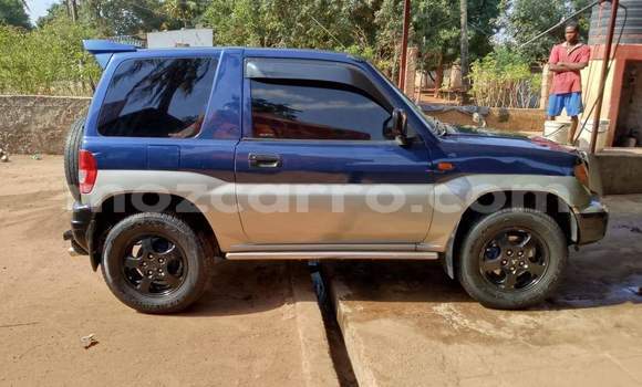 Comprar Usado Mitsubishi Pajero iO Azul Carro em Maputo em Maputo