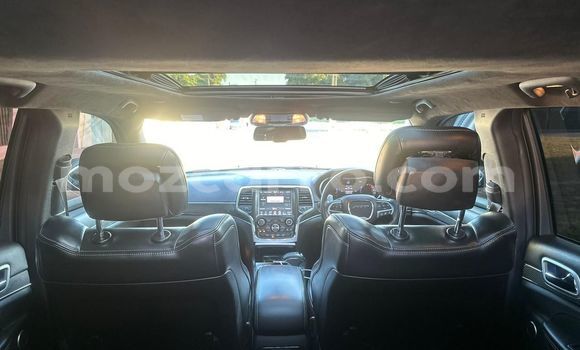 Tenga Tsaru Jeep Cherokee Tsvuku Mota in Maputo in Maputo Tenga Tsaru Jeep Cherokee Tsvuku Mota in Maputo in Maputo