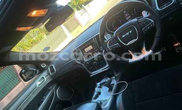 Tenga Tsaru Jeep Cherokee Tsvuku Mota in Maputo in Maputo Tenga Tsaru Jeep Cherokee Tsvuku Mota in Maputo in Maputo