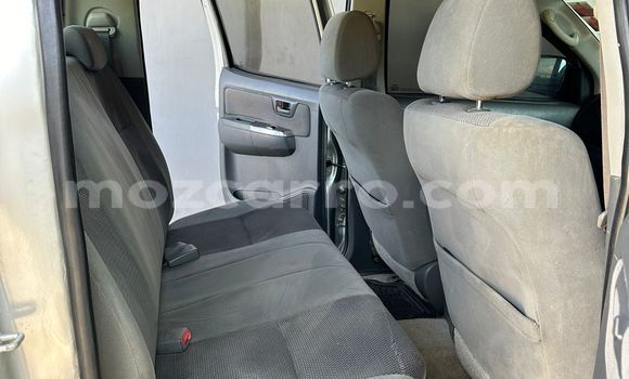 Nunua Ilio tumika Toyota Hilux Fedha Gari ndani ya Maputo nchini Maputo Nunua Ilio tumika Toyota Hilux Fedha Gari ndani ya Maputo nchini Maputo