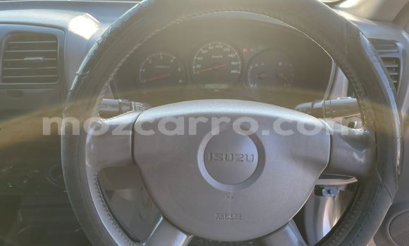 Comprar Usado Isuzu KB Prata Carro em Maputo em Maputo Comprar Usado Isuzu KB Prata Carro em Maputo em Maputo