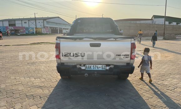 Comprar Usado Isuzu KB Prata Carro em Maputo em Maputo Comprar Usado Isuzu KB Prata Carro em Maputo em Maputo