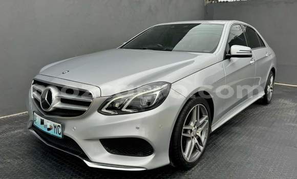 Nunua Ilio tumika Mercedes-Benz E200 Nyingine Gari ndani ya Maputo nchini Maputo Nunua Ilio tumika Mercedes-Benz E200 Nyingine Gari ndani ya Maputo nchini Maputo