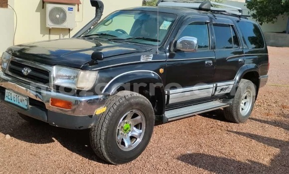 Nunua Ilio tumika Toyota Hilux Surf Nyeusi Gari ndani ya Maputo nchini Maputo