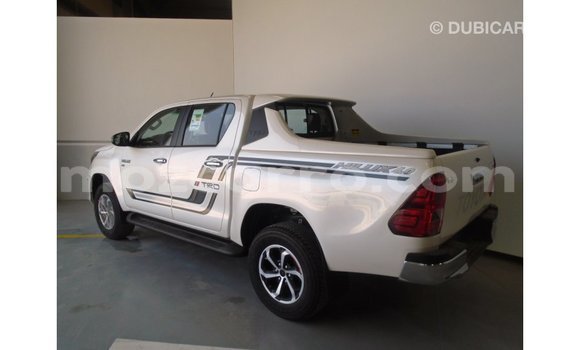 Comprar Importar Toyota Hilux Branco Carro em Import - Dubai em Cabo Delgado Comprar Importar Toyota Hilux Branco Carro em Import - Dubai em Cabo Delgado