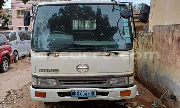 Comprar Usado Hino Ranger Branco Caminhão em Maputo em Maputo
