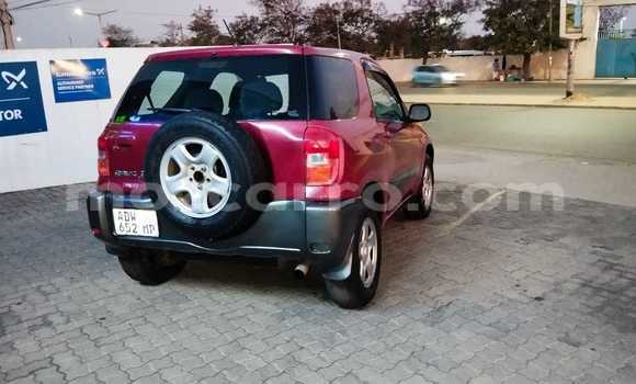 Nunua Ilio tumika Toyota RAV4 Nyekundu Gari ndani ya Maputo nchini Maputo