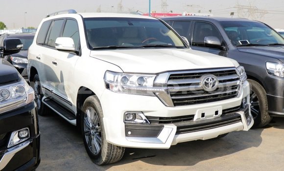 Comprar Importar Toyota Land Cruiser Branco Carro em Import - Dubai em Cabo Delgado Comprar Importar Toyota Land Cruiser Branco Carro em Import - Dubai em Cabo Delgado