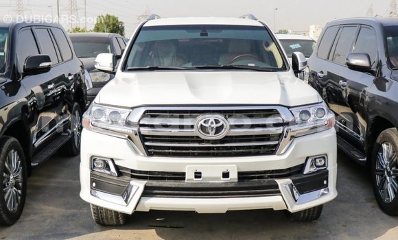 Comprar Importar Toyota Land Cruiser Branco Carro em Import - Dubai em Cabo Delgado Comprar Importar Toyota Land Cruiser Branco Carro em Import - Dubai em Cabo Delgado