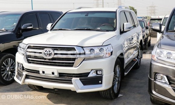 Comprar Importar Toyota Land Cruiser Branco Carro em Import - Dubai em Cabo Delgado Comprar Importar Toyota Land Cruiser Branco Carro em Import - Dubai em Cabo Delgado