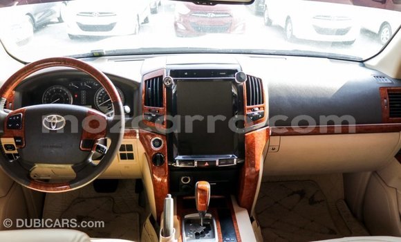 Comprar Importar Toyota Land Cruiser Branco Carro em Import - Dubai em Cabo Delgado Comprar Importar Toyota Land Cruiser Branco Carro em Import - Dubai em Cabo Delgado