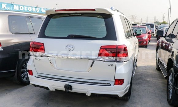 Comprar Importar Toyota Land Cruiser Branco Carro em Import - Dubai em Cabo Delgado Comprar Importar Toyota Land Cruiser Branco Carro em Import - Dubai em Cabo Delgado
