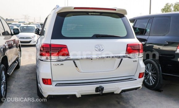 Comprar Importar Toyota Land Cruiser Branco Carro em Import - Dubai em Cabo Delgado Comprar Importar Toyota Land Cruiser Branco Carro em Import - Dubai em Cabo Delgado