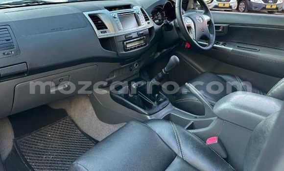 Nunua Ilio tumika Toyota Hilux Fedha Gari ndani ya Maputo nchini Maputo Nunua Ilio tumika Toyota Hilux Fedha Gari ndani ya Maputo nchini Maputo