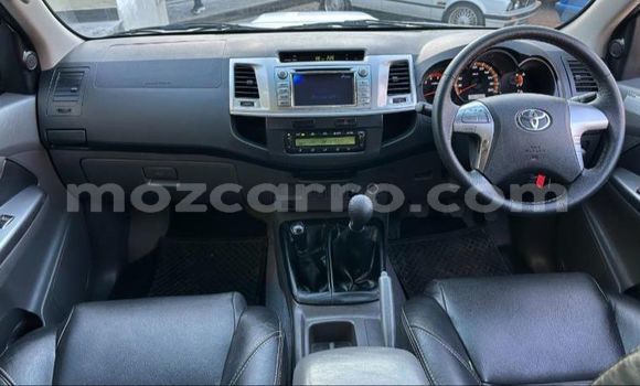 Nunua Ilio tumika Toyota Hilux Fedha Gari ndani ya Maputo nchini Maputo Nunua Ilio tumika Toyota Hilux Fedha Gari ndani ya Maputo nchini Maputo