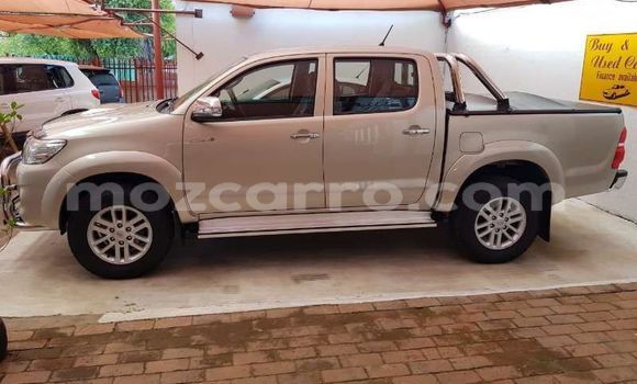 Nunua Ilio tumika Toyota Hilux Fedha Gari ndani ya Maputo nchini Maputo Nunua Ilio tumika Toyota Hilux Fedha Gari ndani ya Maputo nchini Maputo