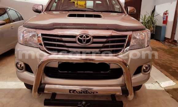 Nunua Ilio tumika Toyota Hilux Fedha Gari ndani ya Maputo nchini Maputo Nunua Ilio tumika Toyota Hilux Fedha Gari ndani ya Maputo nchini Maputo