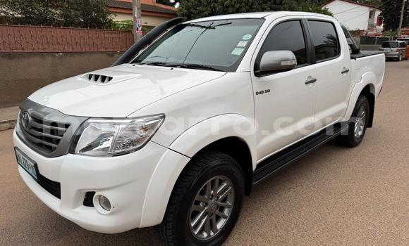 Nunua Ilio tumika Toyota Hilux Nyeupe Gari ndani ya Maputo nchini Maputo Nunua Ilio tumika Toyota Hilux Nyeupe Gari ndani ya Maputo nchini Maputo