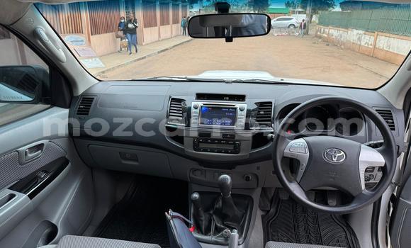 Nunua Ilio tumika Toyota Hilux Nyeupe Gari ndani ya Maputo nchini Maputo Nunua Ilio tumika Toyota Hilux Nyeupe Gari ndani ya Maputo nchini Maputo