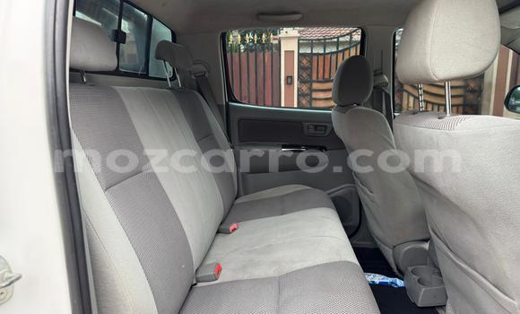 Nunua Ilio tumika Toyota Hilux Nyeupe Gari ndani ya Maputo nchini Maputo Nunua Ilio tumika Toyota Hilux Nyeupe Gari ndani ya Maputo nchini Maputo