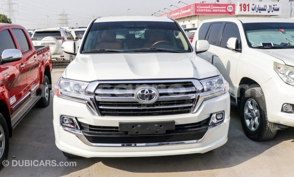 Comprar Importar Toyota Land Cruiser Branco Carro em Import - Dubai em Cabo Delgado Comprar Importar Toyota Land Cruiser Branco Carro em Import - Dubai em Cabo Delgado