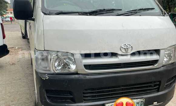 Comprar Usado Toyota Hiace Branco Carro em Maputo em Maputo