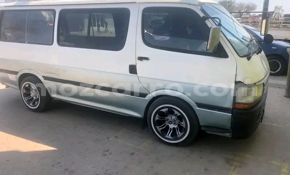 Comprar Usado Toyota Hiace Branco Carro em Maputo em Maputo