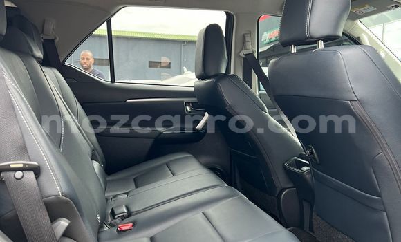 Comprar Novo Toyota Fortuner Castanho Carro em Maputo em Maputo Comprar Novo Toyota Fortuner Castanho Carro em Maputo em Maputo