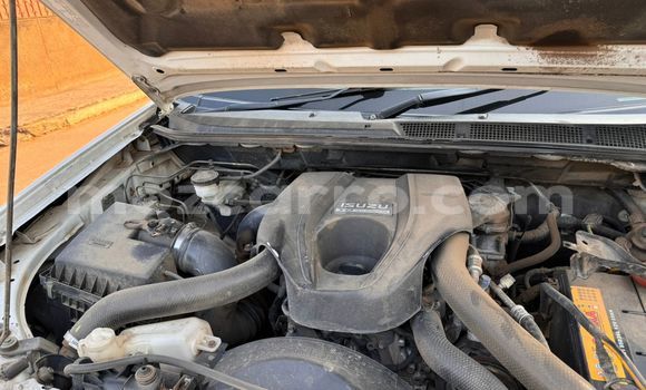 Buy Used Isuzu D-MAX White Car in Maputo in Maputo Buy Used Isuzu D-MAX White Car in Maputo in Maputo