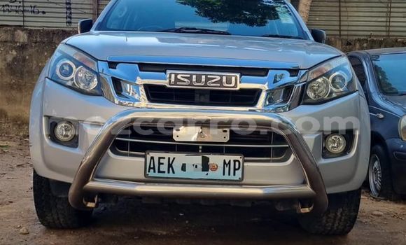 Buy Used Isuzu D-MAX Silver Car in Maputo in Maputo