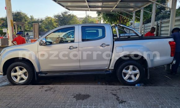 Nunua Ilio tumika Isuzu D-MAX Fedha Gari ndani ya Maputo nchini Maputo Nunua Ilio tumika Isuzu D-MAX Fedha Gari ndani ya Maputo nchini Maputo