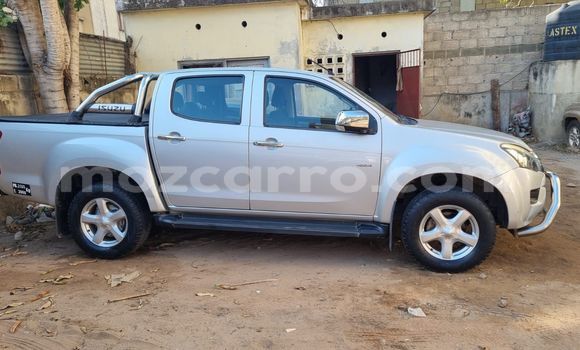 Nunua Ilio tumika Isuzu D-MAX Fedha Gari ndani ya Maputo nchini Maputo Nunua Ilio tumika Isuzu D-MAX Fedha Gari ndani ya Maputo nchini Maputo