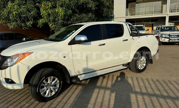 Nunua Ilio tumika Mazda BT-50 Nyeupe Gari ndani ya Maputo nchini Maputo